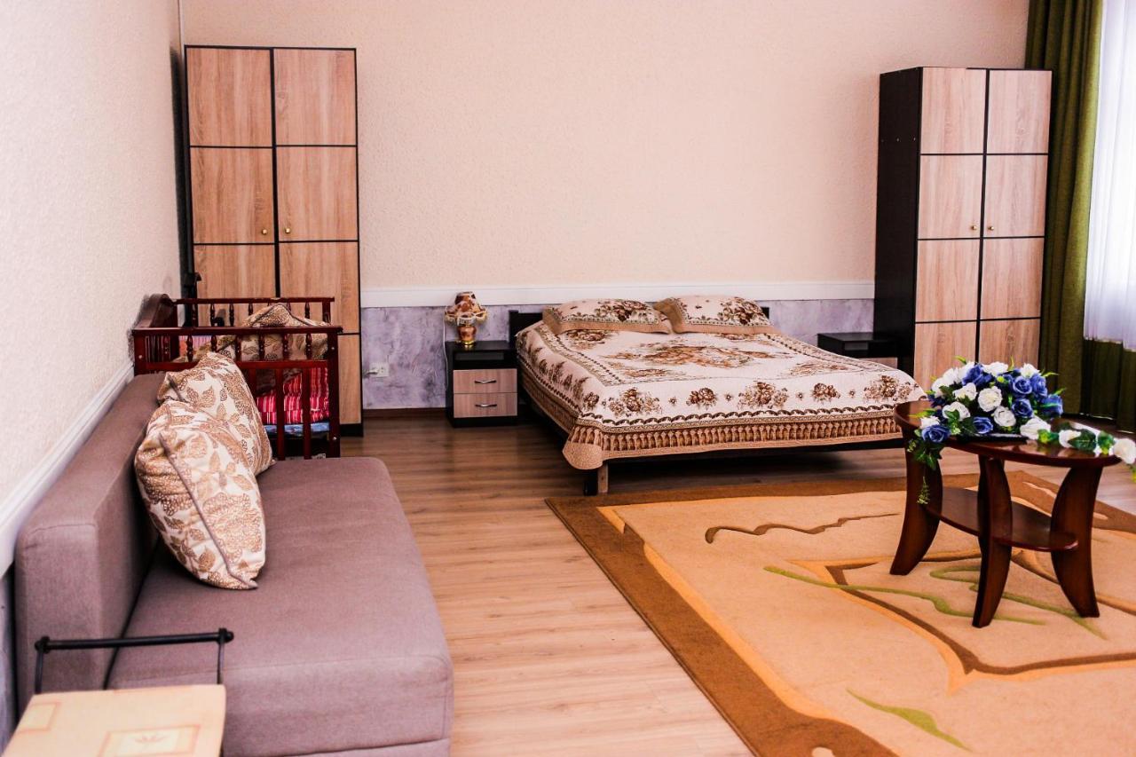 Hotel "Aishadeluxe" ทาราซ ภายนอก รูปภาพ