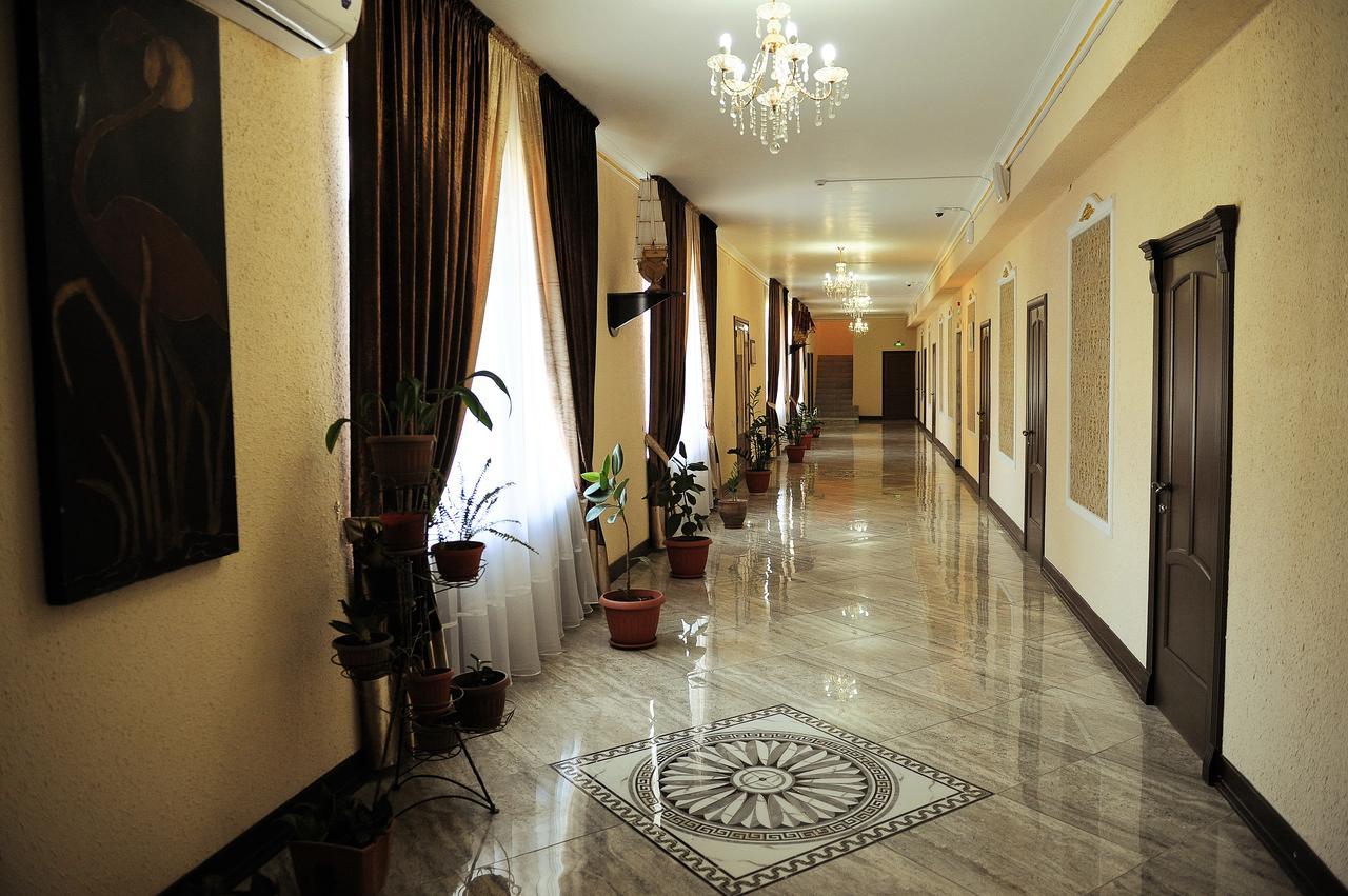 Hotel "Aishadeluxe" ทาราซ ภายนอก รูปภาพ
