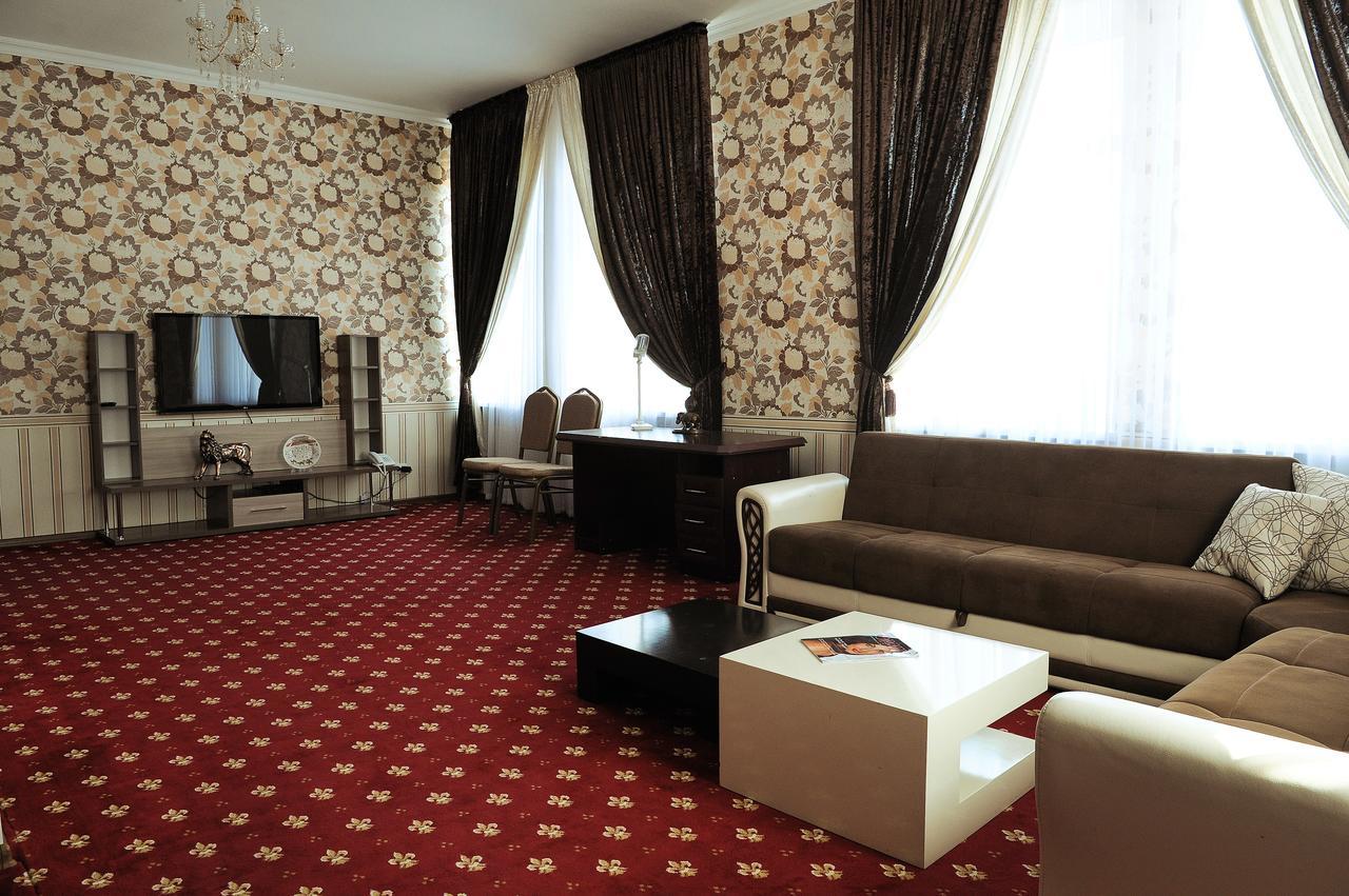 Hotel "Aishadeluxe" ทาราซ ภายนอก รูปภาพ