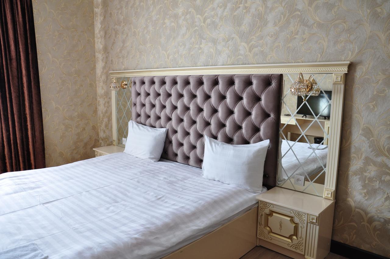 Hotel "Aishadeluxe" ทาราซ ภายนอก รูปภาพ