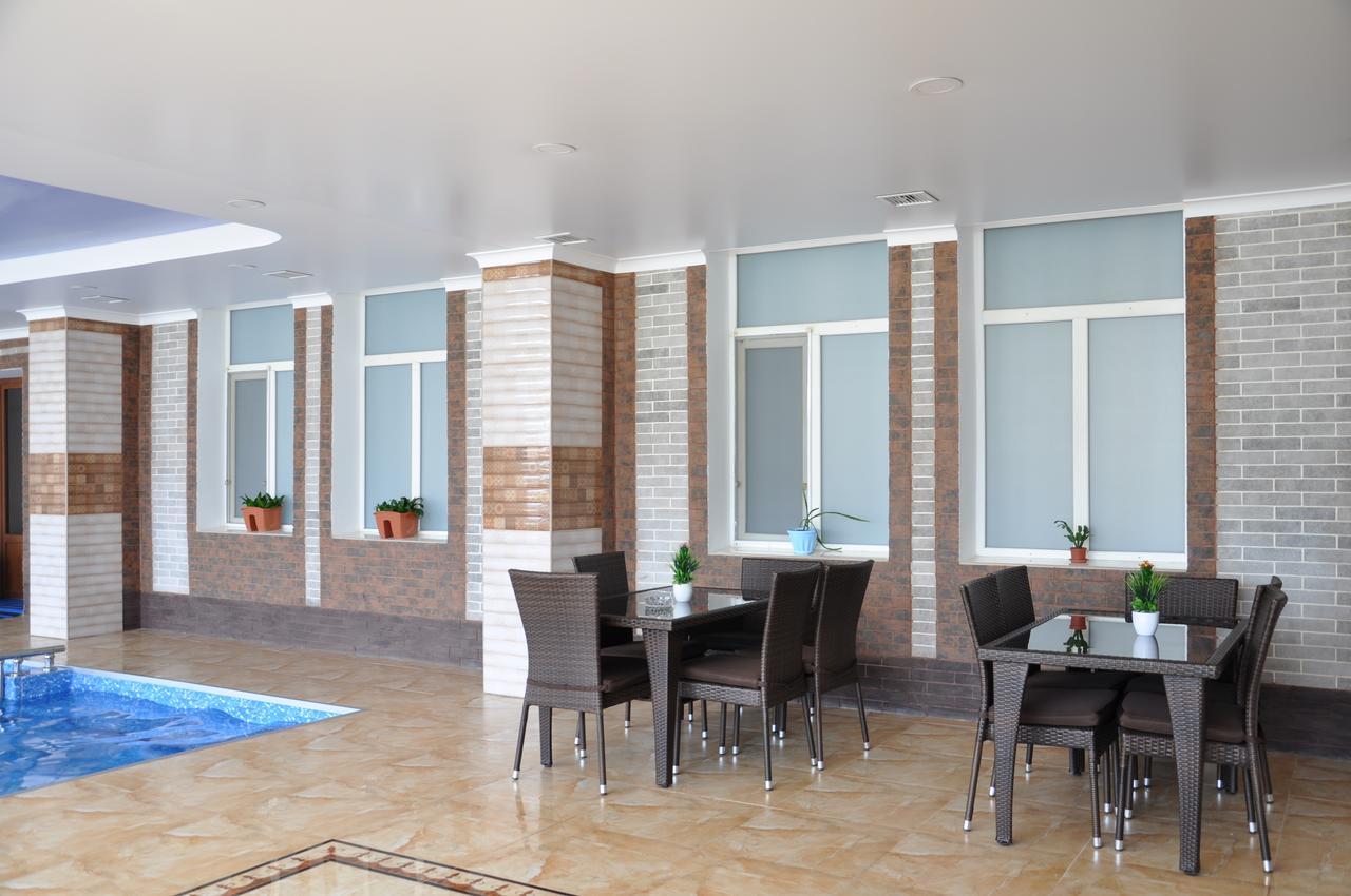 Hotel "Aishadeluxe" ทาราซ ภายนอก รูปภาพ
