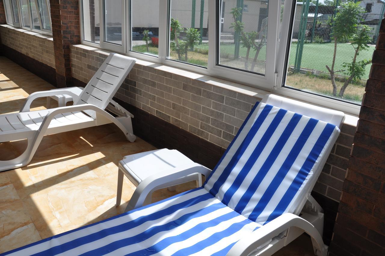 Hotel "Aishadeluxe" ทาราซ ภายนอก รูปภาพ